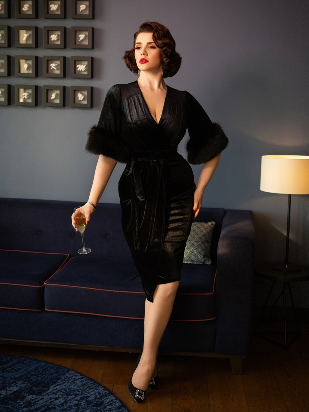 Elle Rebel 1940s Black Velvet Faux-Fur Trim Wrap Robe Dress